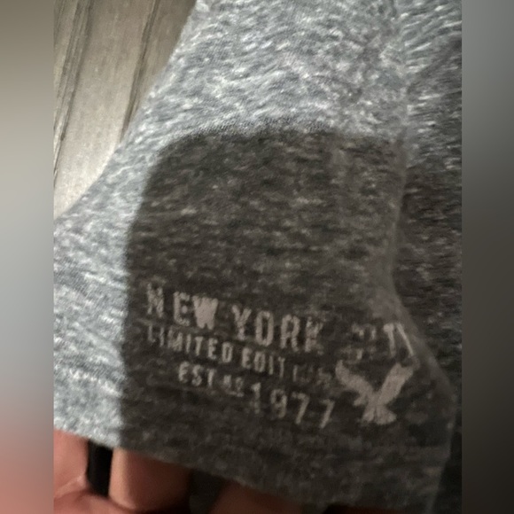 American Eagle Women tees - Picture 4 of 4